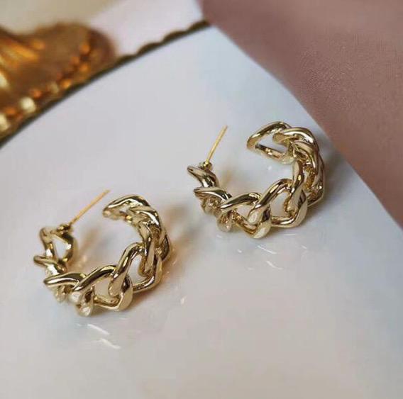 New Retro Alloy Hollow Chain Twisted Hoop Earrings