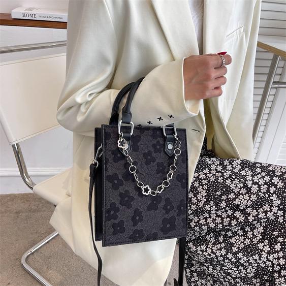 New Fashion Woven Flower Shoulder Messenger Bag