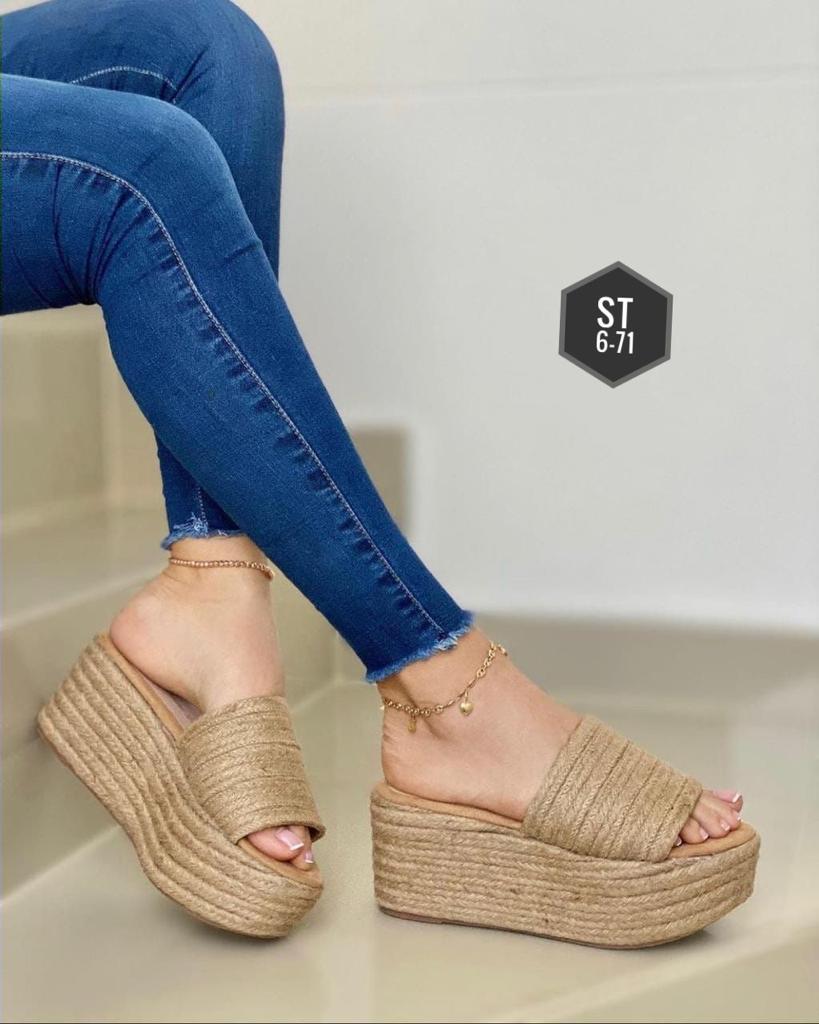 Solid Color Ladies Wedge Shoe