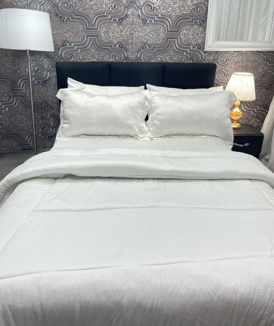 White America Bedsheet with 4 pillow cases