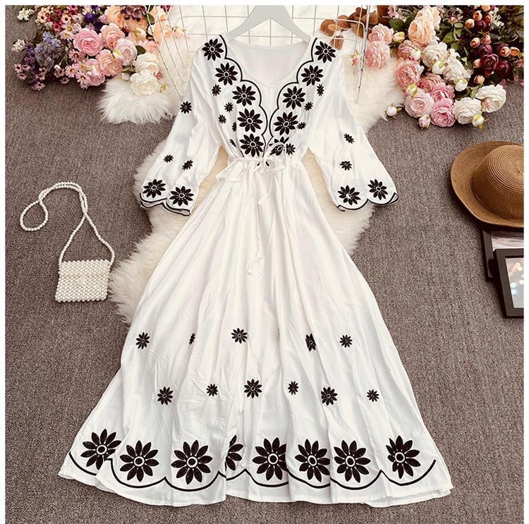 Embroidery V Neck Long Sleeve Slim Lace-up Dress