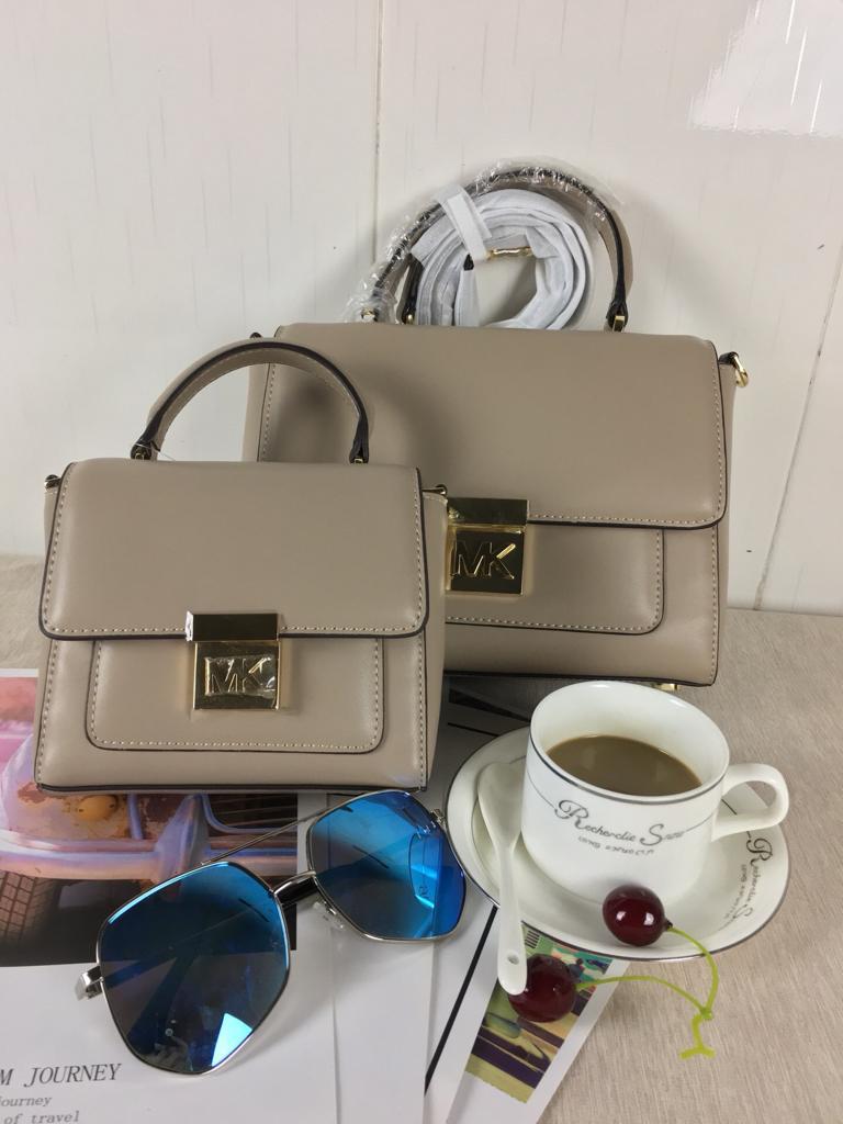 Beautiful Michael kors bags 22.5-15.5-8.5cm 15.5-12.5-6.5cm 8