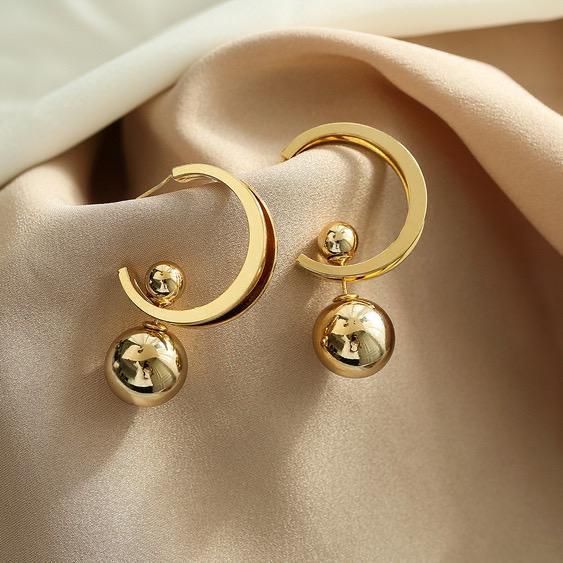 Vintage Style Geometric Round Pendant C-shaped Earrings